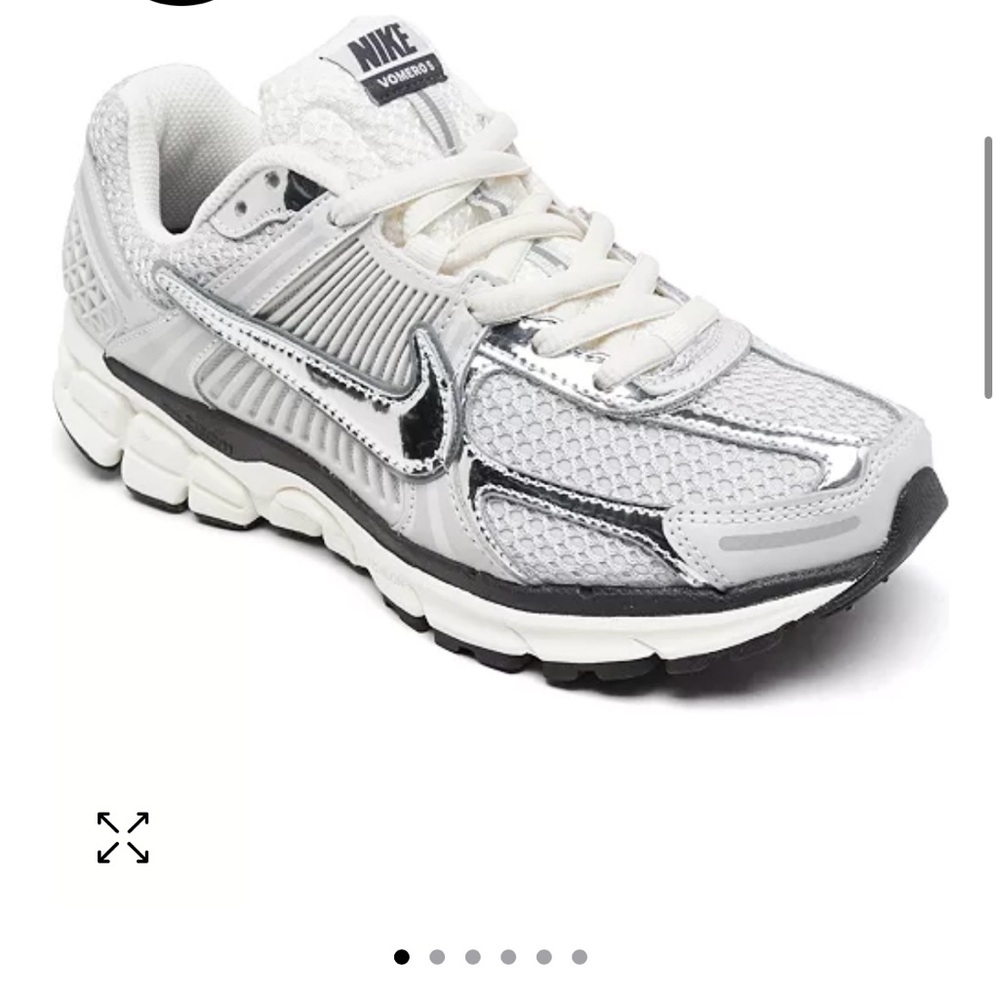NIKE Women's Zoom Vomero 5 Casual Sneakers